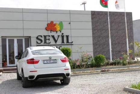 Haqqında cinayət işi açılan bələdiyyə sədri öz yerinə oğlunu gətirir - FOTO